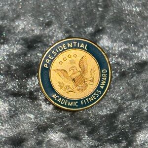 Vintage Presidential academic fitness award pin